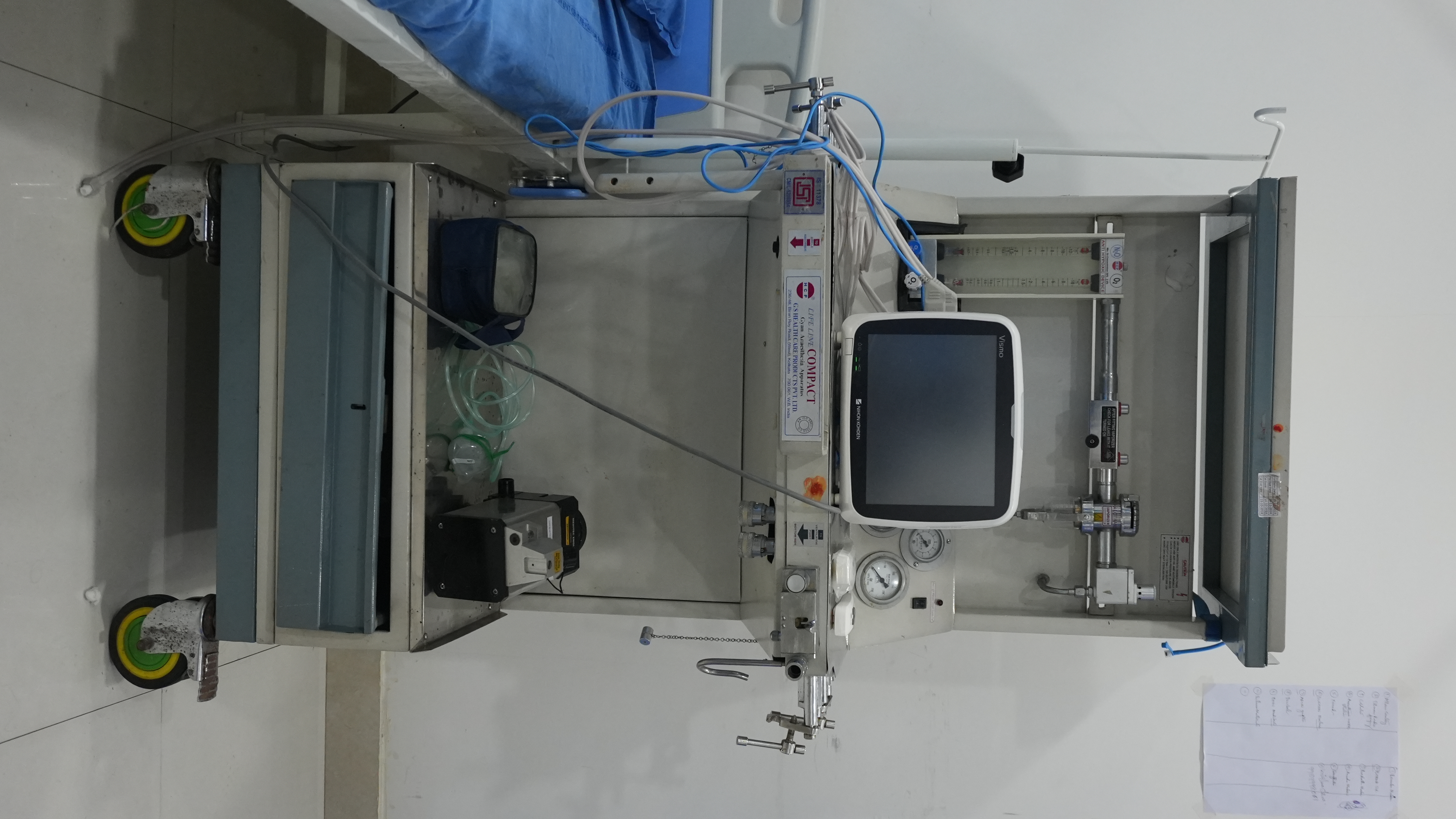 Anaesthesia workstation with patient monitor